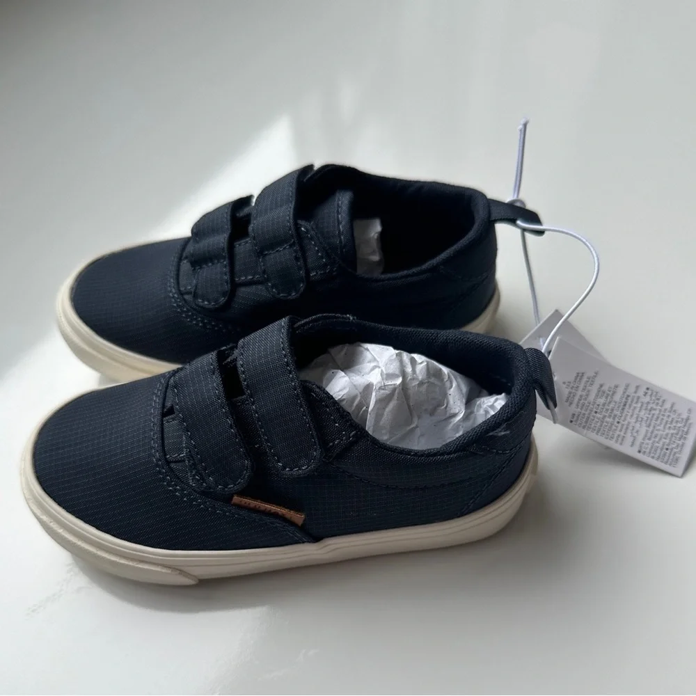 NWT Old Navy Blue Double Strap Unisex Boy’s Toddler Sneakers Shoes Size 6